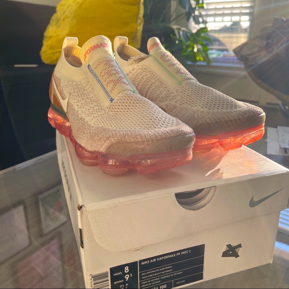 Nike Air VaporMax Flyknit MOC 2 Running Shoe Sail /Anthracite-Sand-Wheat Size 8